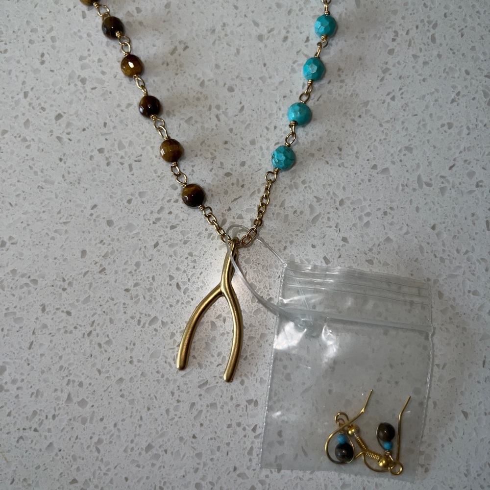 4u by Ana O necklace jewelry, 24”
This necklace comes with matching earring!